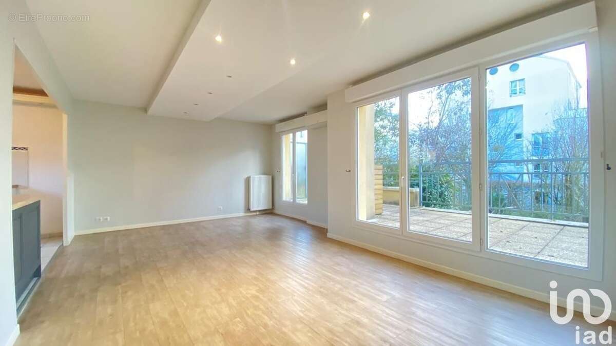 Photo 2 - Appartement à ELANCOURT