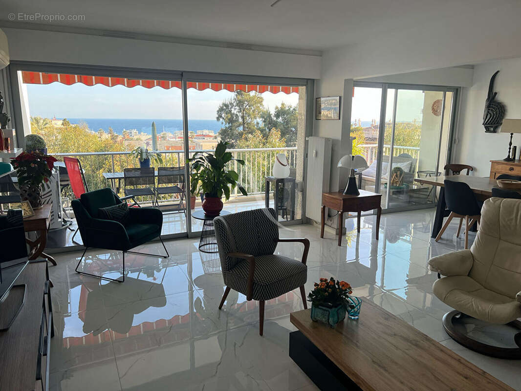 Appartement à VALLAURIS