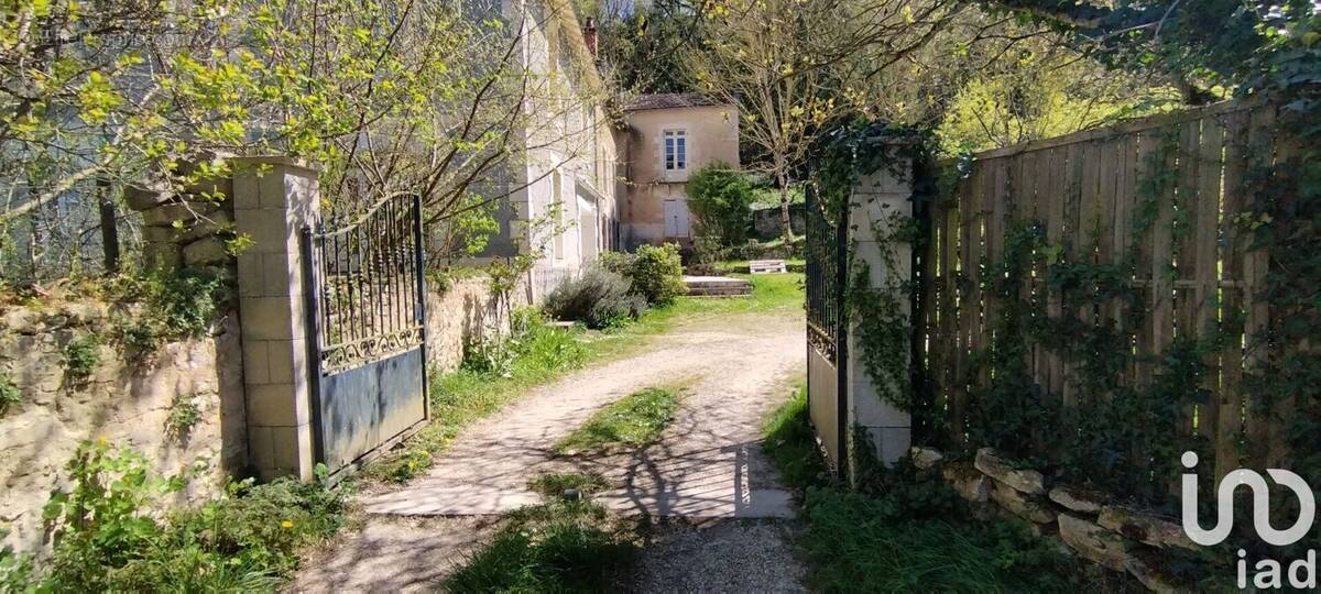Photo 1 - Maison à CHASSENEUIL-DU-POITOU