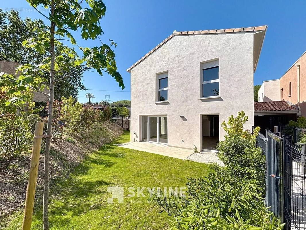 Maison à VENTABREN
