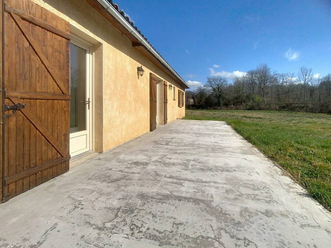 Maison à MONESTIES