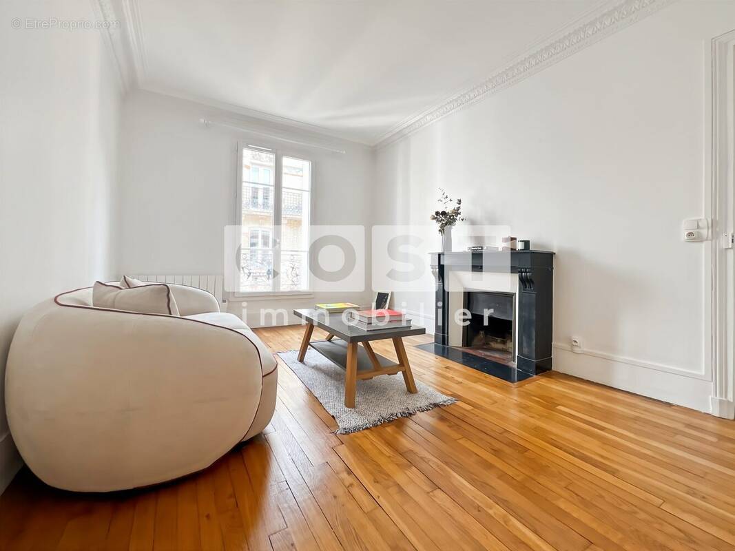 Appartement à COURBEVOIE