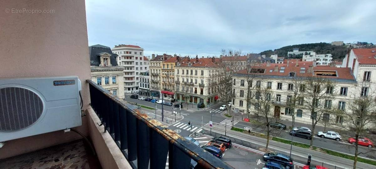 Appartement à SAINT-ETIENNE