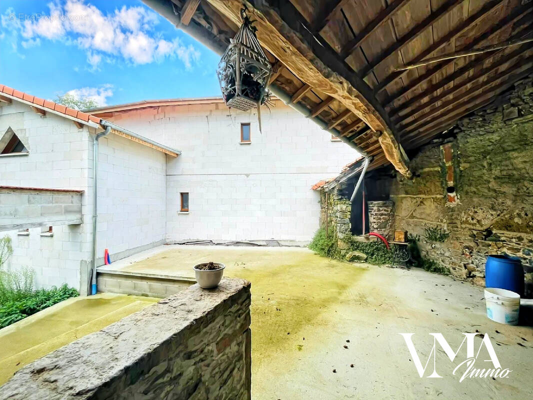 Maison à BESSENAY