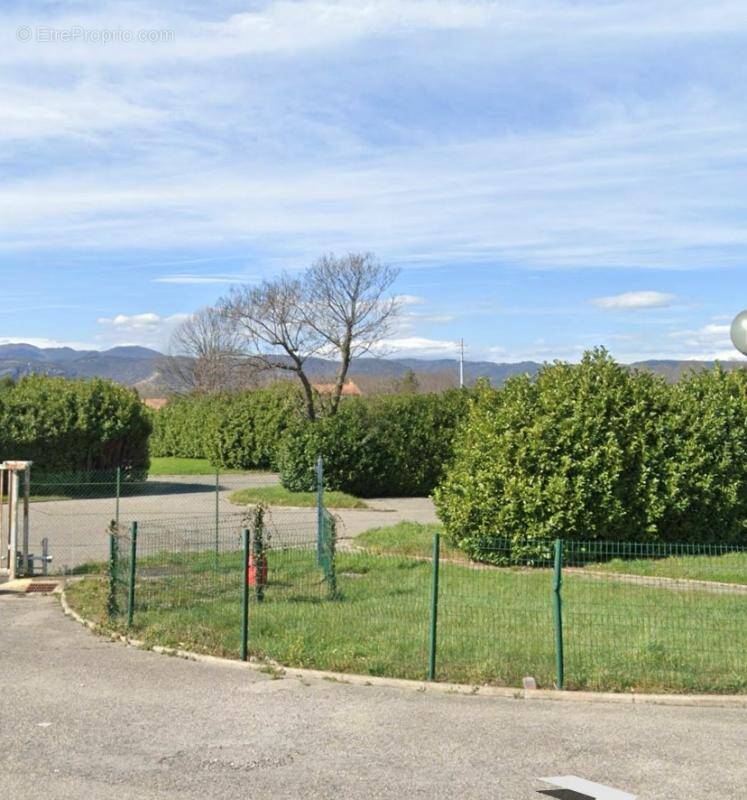 Terrain à LORIOL-SUR-DROME