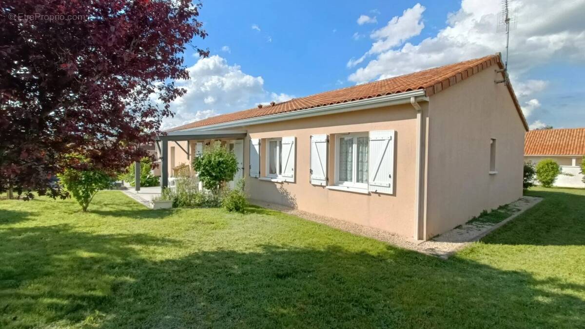 Maison à NEUVILLE-DE-POITOU