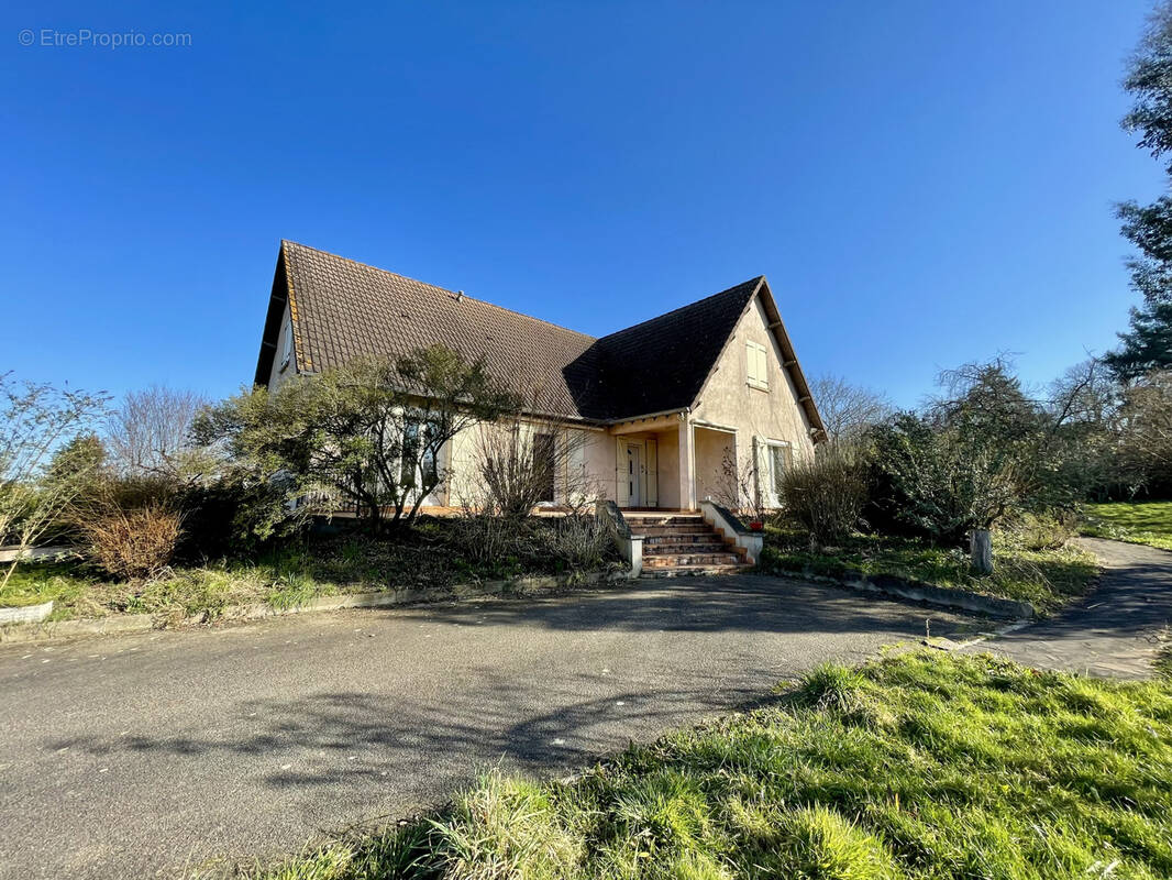 Maison à MONETEAU