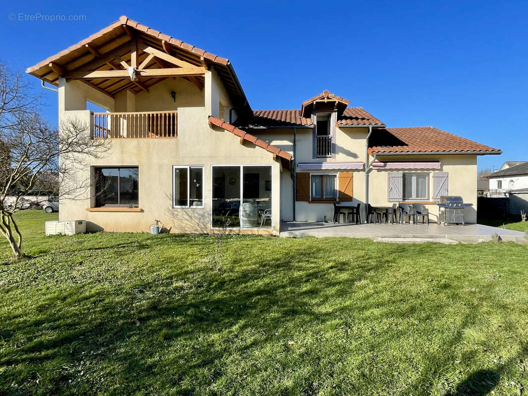 Maison à VIC-EN-BIGORRE
