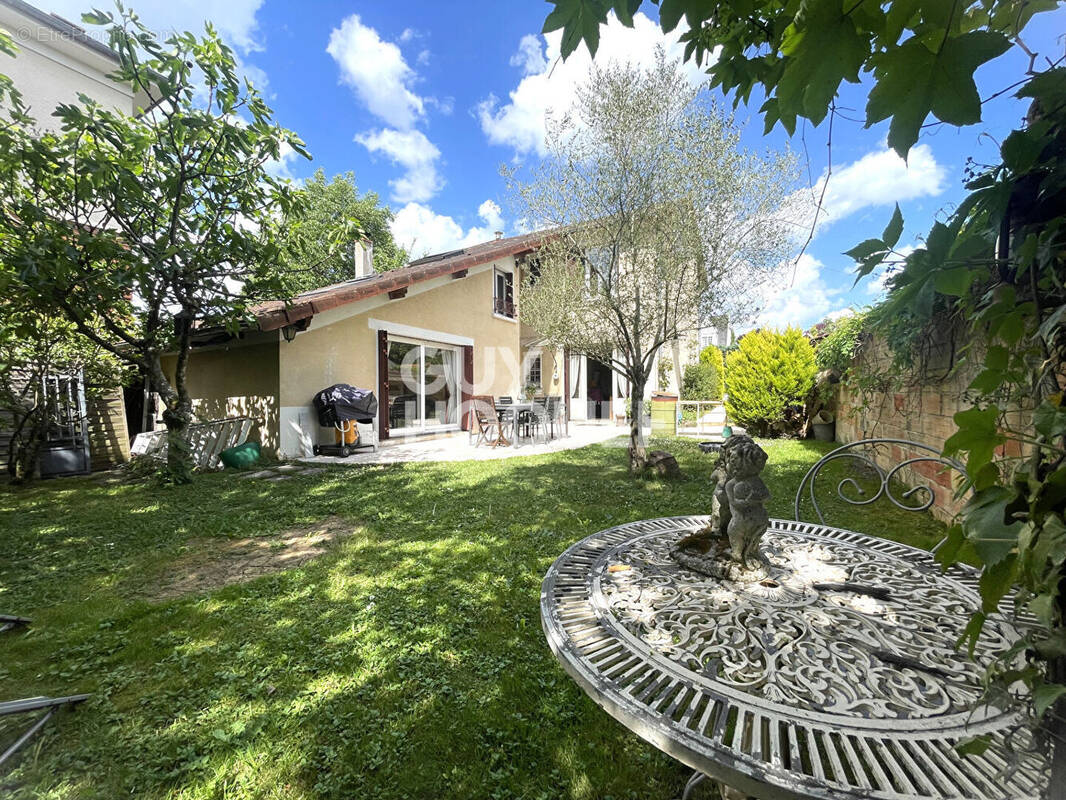 Maison à SOISY-SUR-SEINE