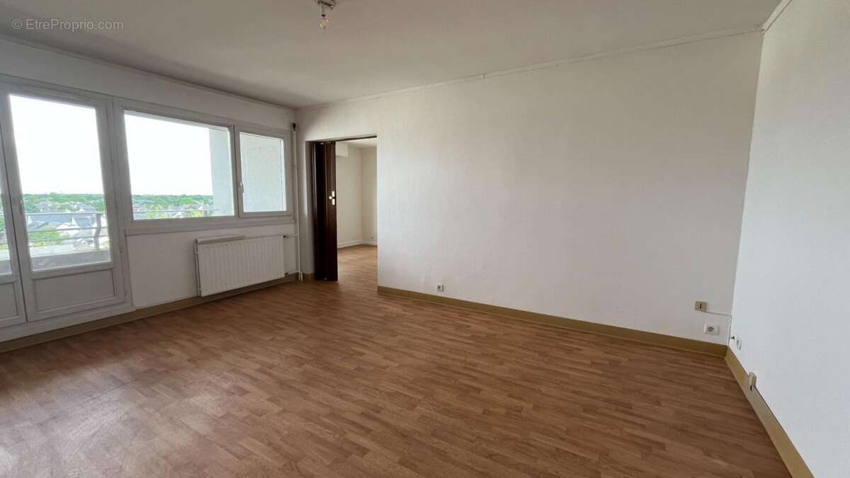 Appartement à LES PONTS-DE-CE