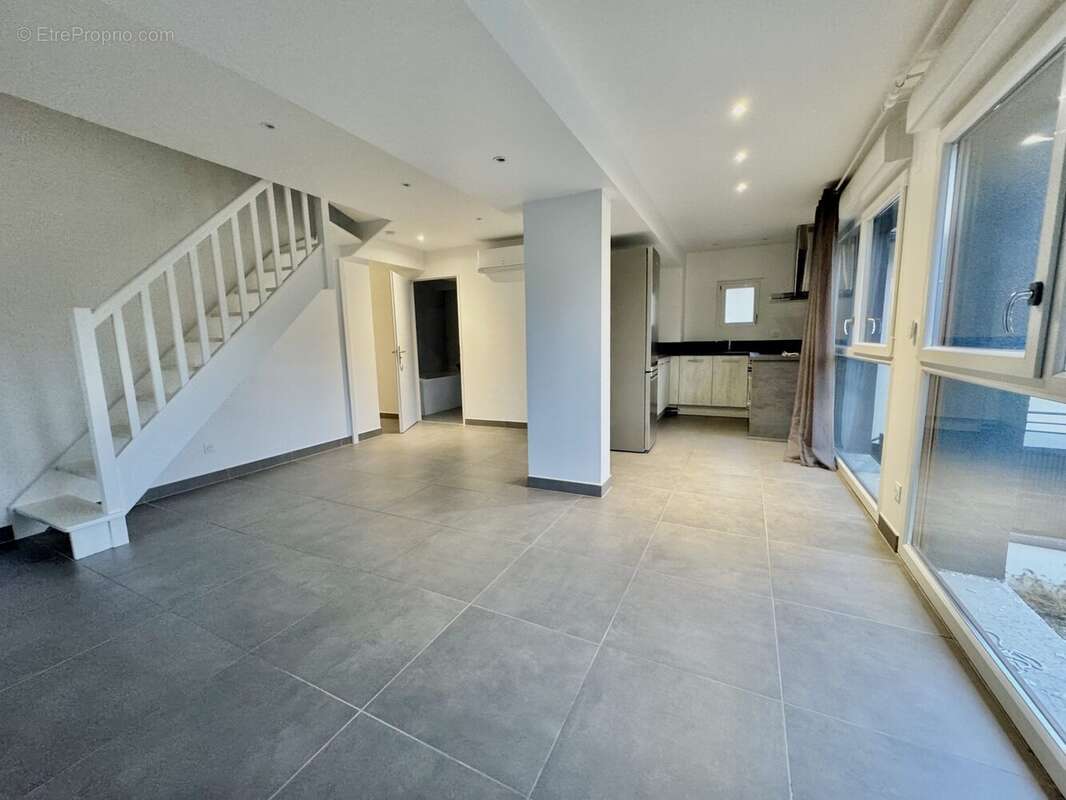 Appartement à BARBERAZ