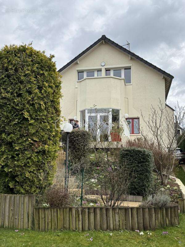 Maison à LA CELLE-SAINT-CLOUD