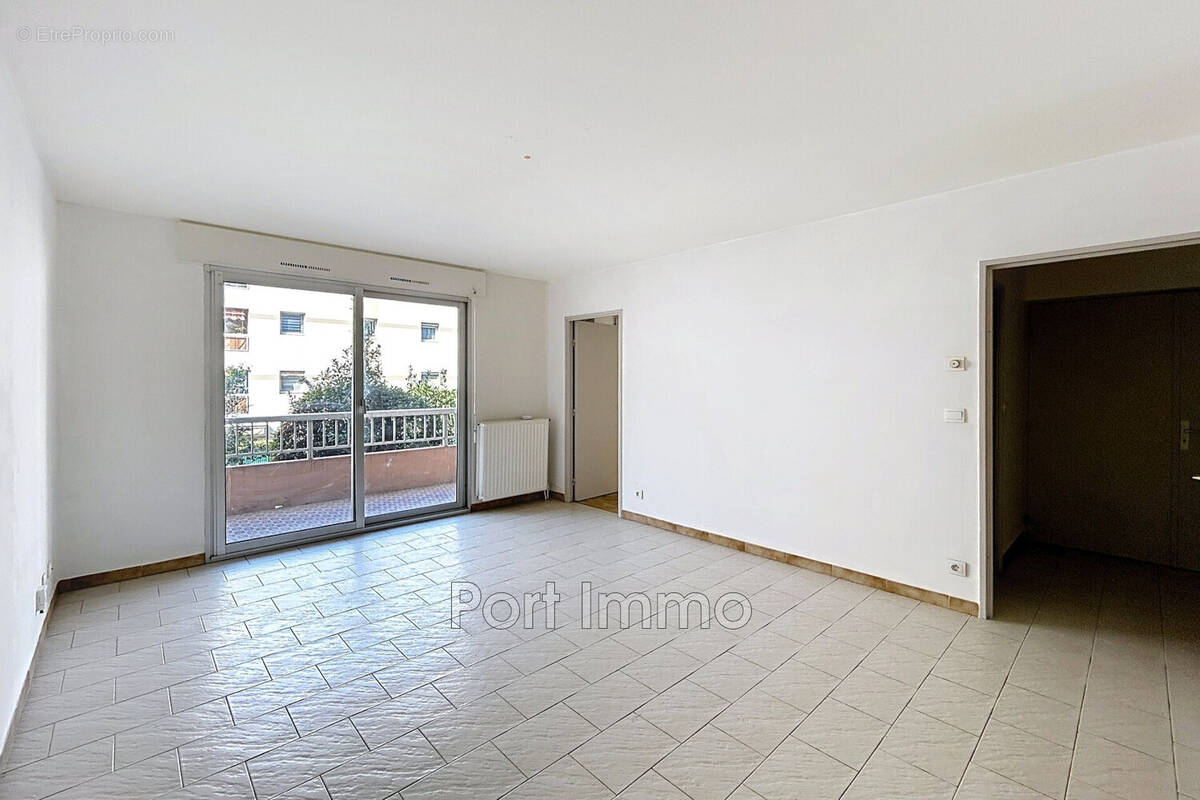 Appartement à SAINT-LAURENT-DU-VAR
