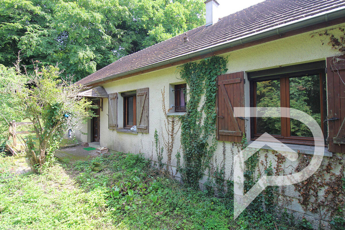 Maison à LONGUEIL-SAINTE-MARIE