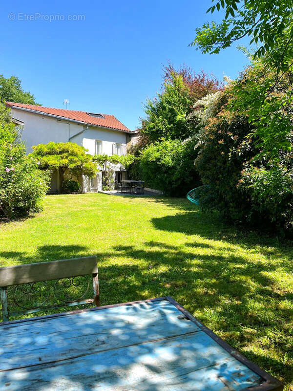 Maison à CHARLY