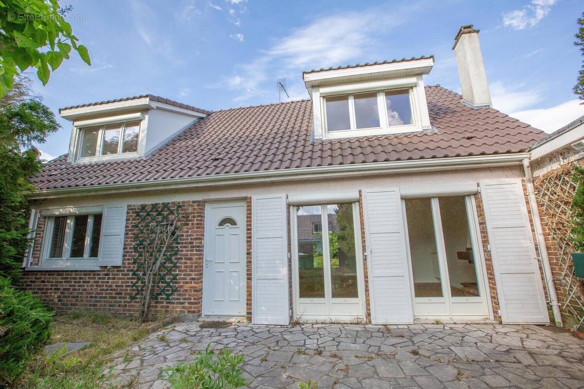 Photo 1 - Maison à LE MESNIL-SAINT-DENIS