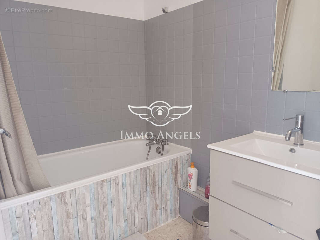 Appartement à MAUGUIO