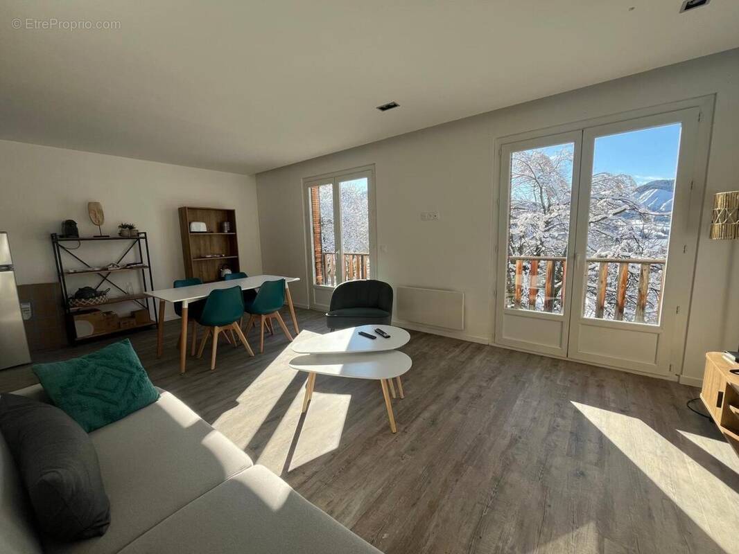 Photo 1 - Appartement à SEYNE