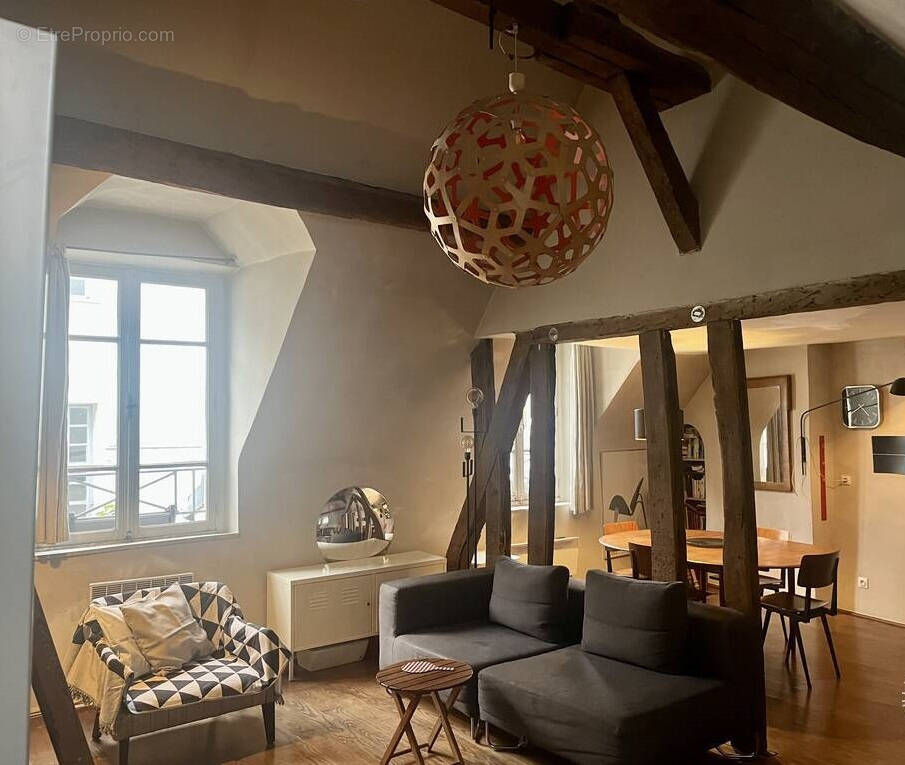 Appartement à PARIS-3E