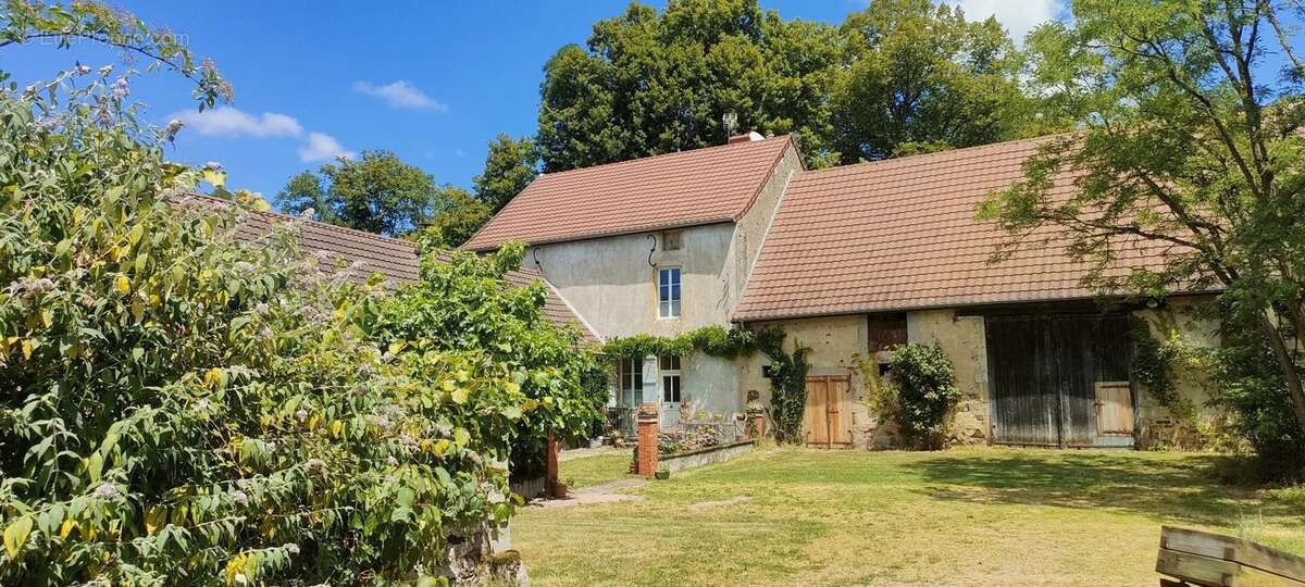 Maison à CHAROLLES