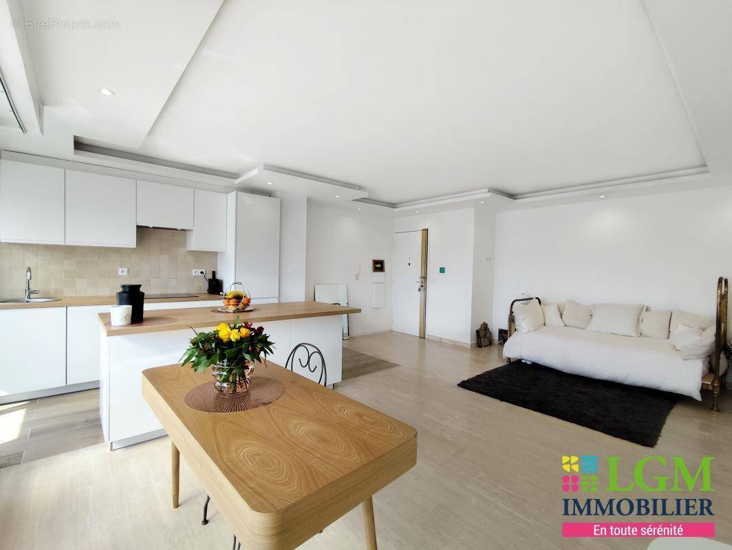Appartement à VALLAURIS