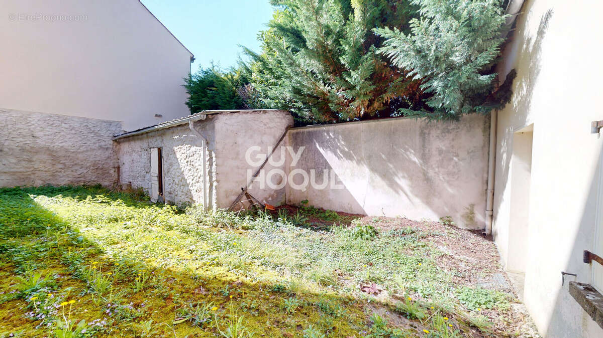 Appartement à BRUYERES-LE-CHATEL