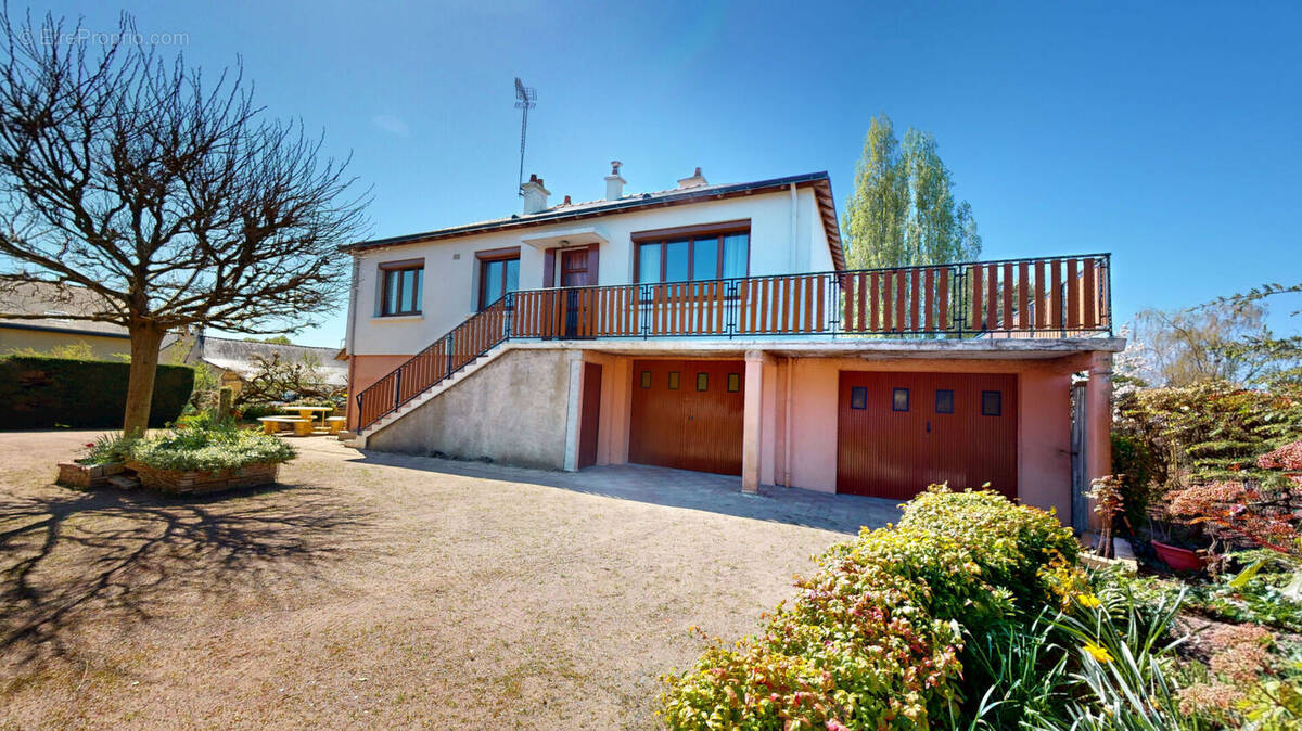 Maison à LONGUE-JUMELLES