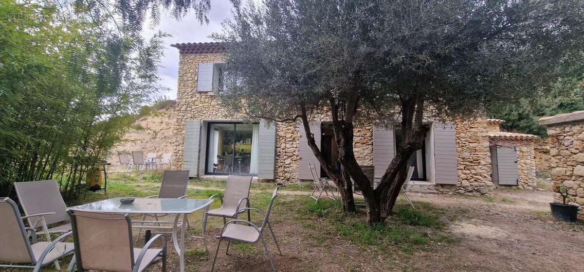 Maison à LE CASTELLET