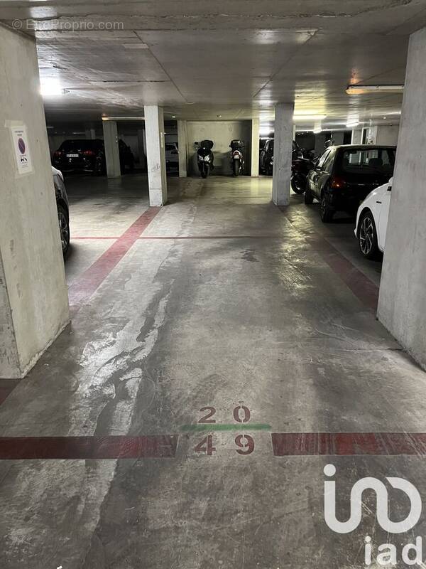Photo 1 - Parking à MARSEILLE-5E