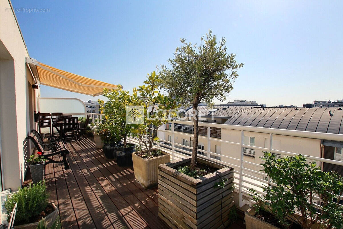 Appartement à COURBEVOIE