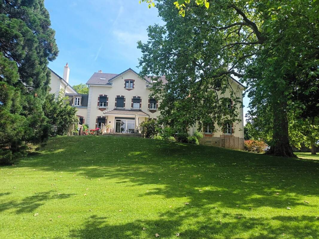 Appartement à MONTCEAU-LES-MINES
