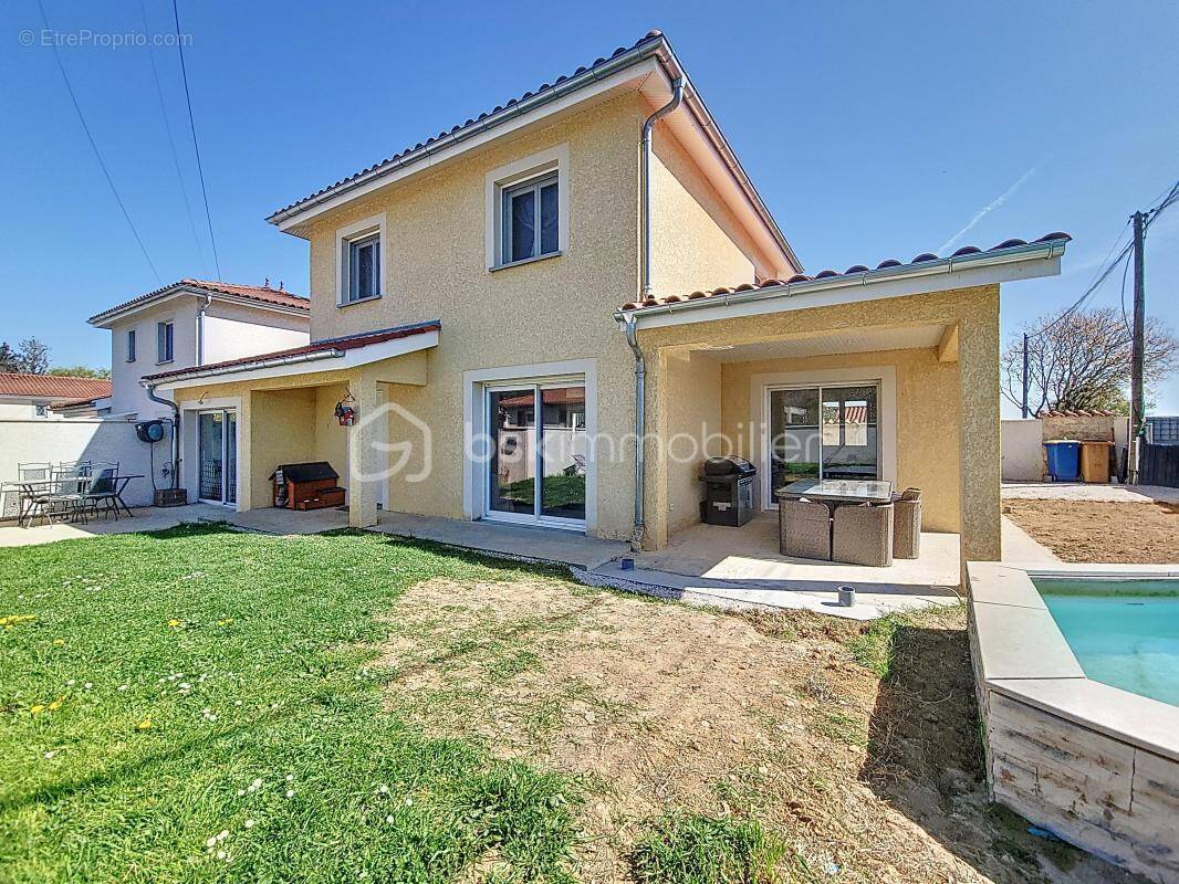 Maison à LUCENAY