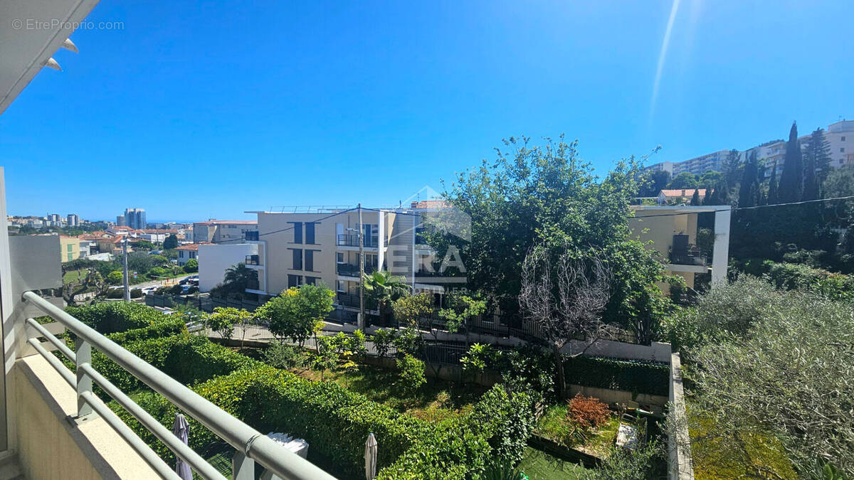 Appartement à SAINT-LAURENT-DU-VAR