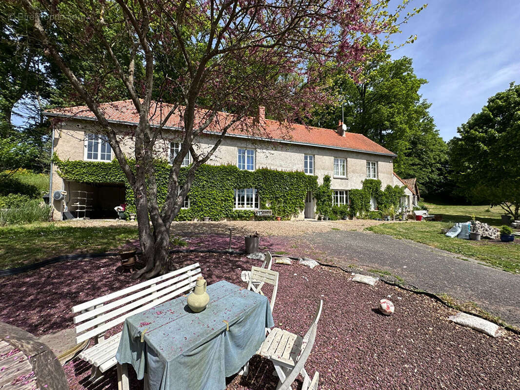 Maison à VALLIERES-LES-GRANDES