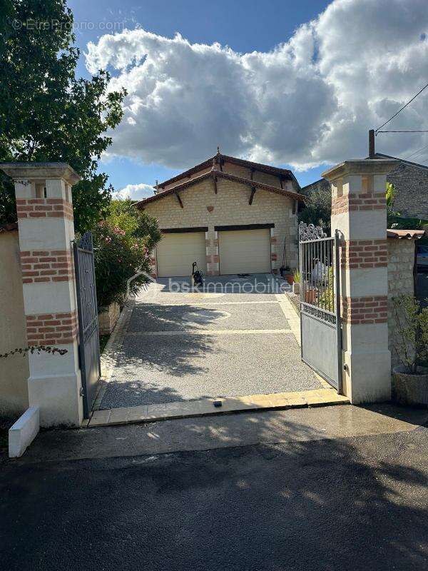 Maison à SEGONZAC