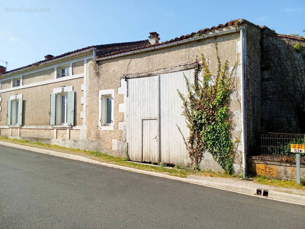 Maison à RUFFEC