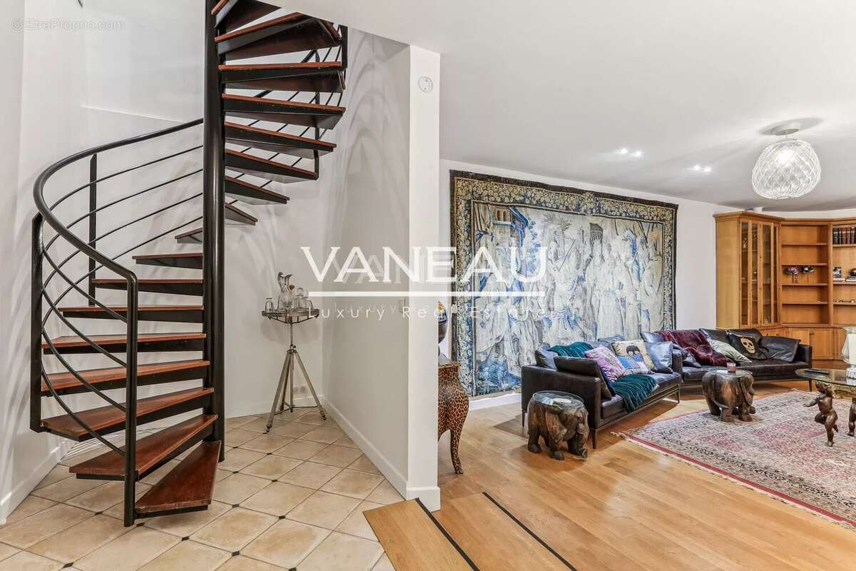 Appartement à PARIS-8E