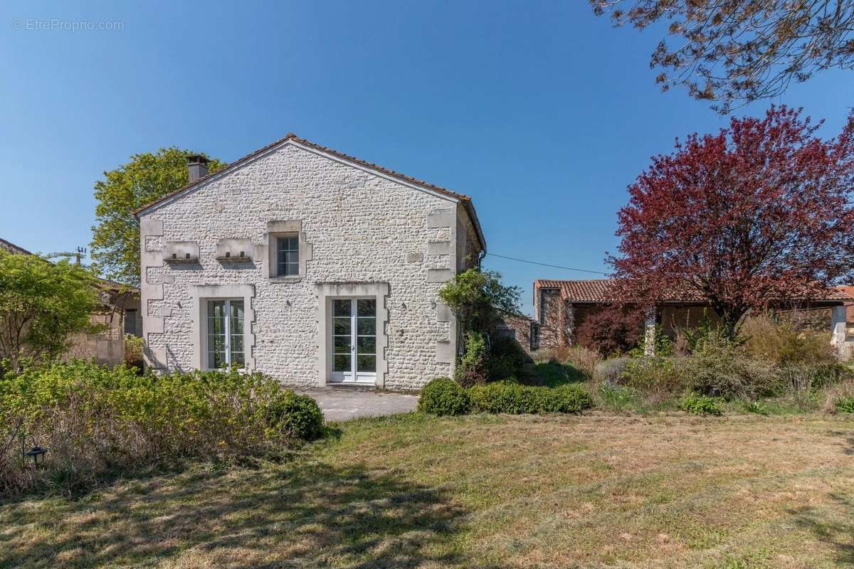 Maison à SEGONZAC
