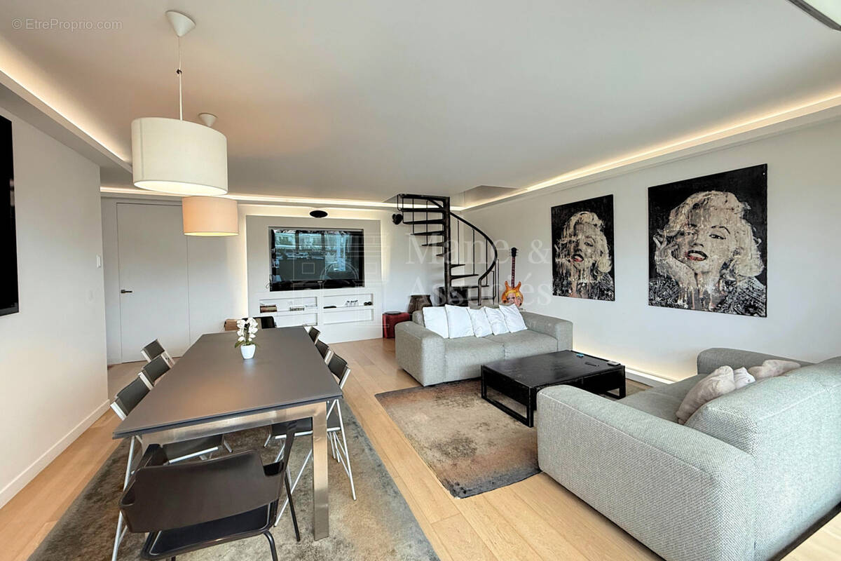Appartement à NEUILLY-SUR-SEINE