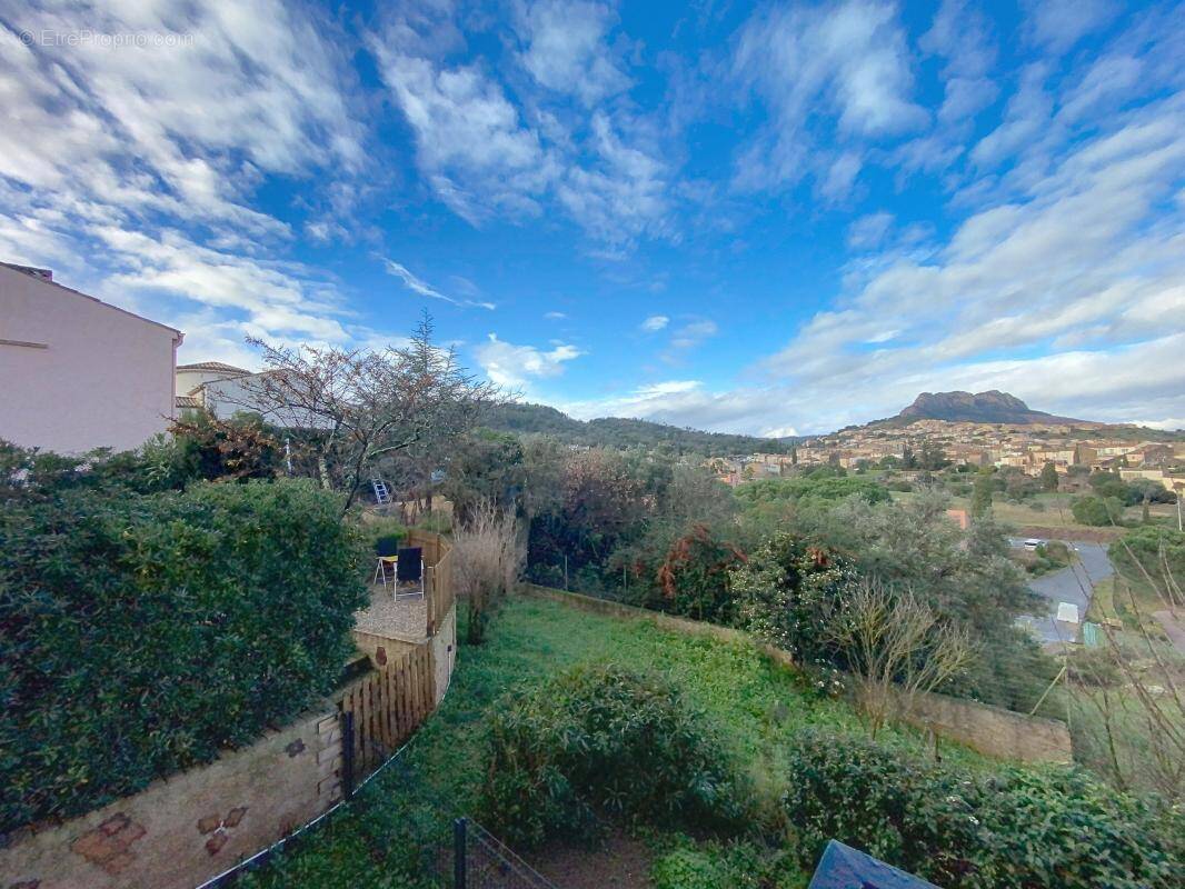 Maison à ROQUEBRUNE-SUR-ARGENS