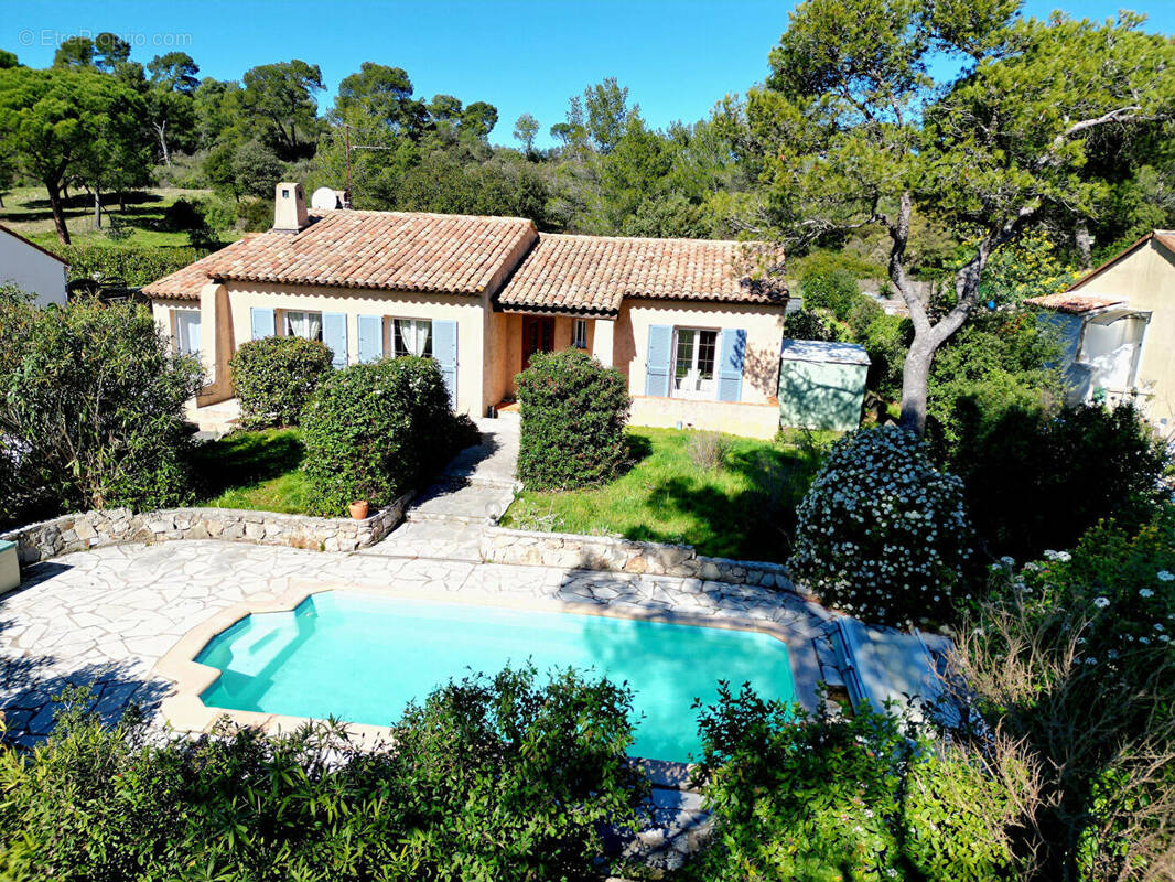 Maison à LE MUY