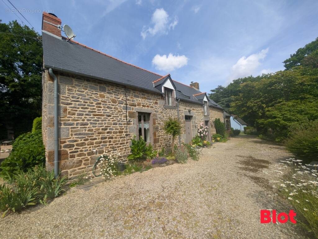 Maison à COMBOURG