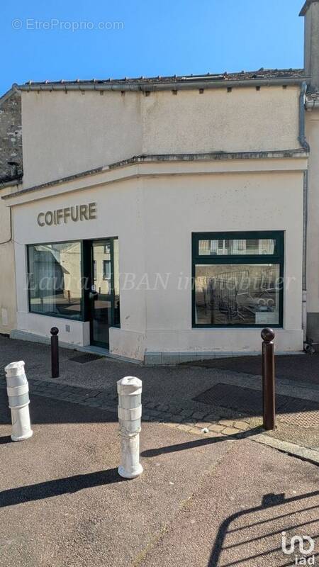 Photo 1 - Commerce à AVON