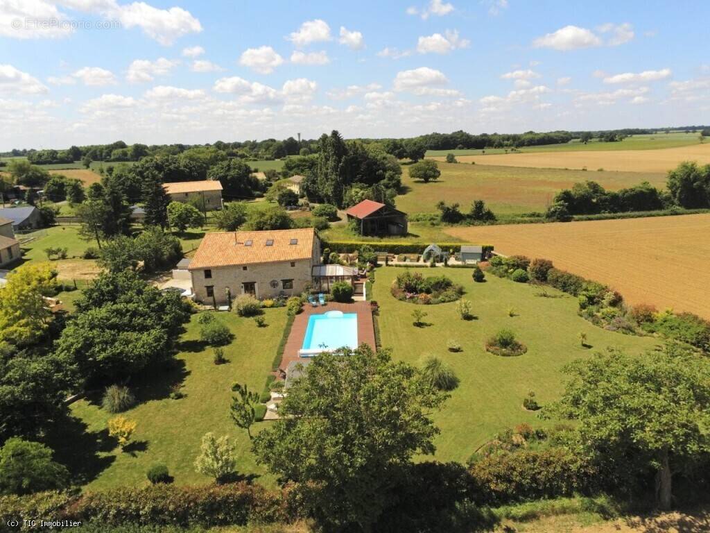 Maison à CIVRAY
