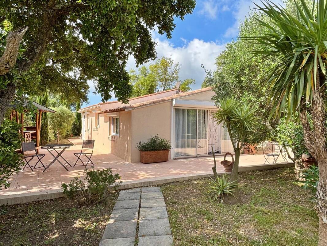 Maison à ROQUEBRUNE-SUR-ARGENS
