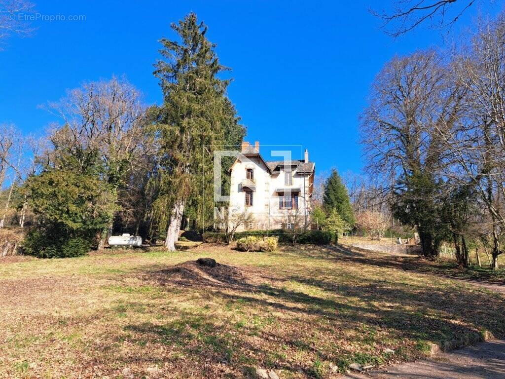 Maison à LUCENAY-L&#039;EVEQUE