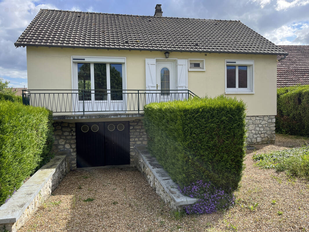 Maison à HOUDAN