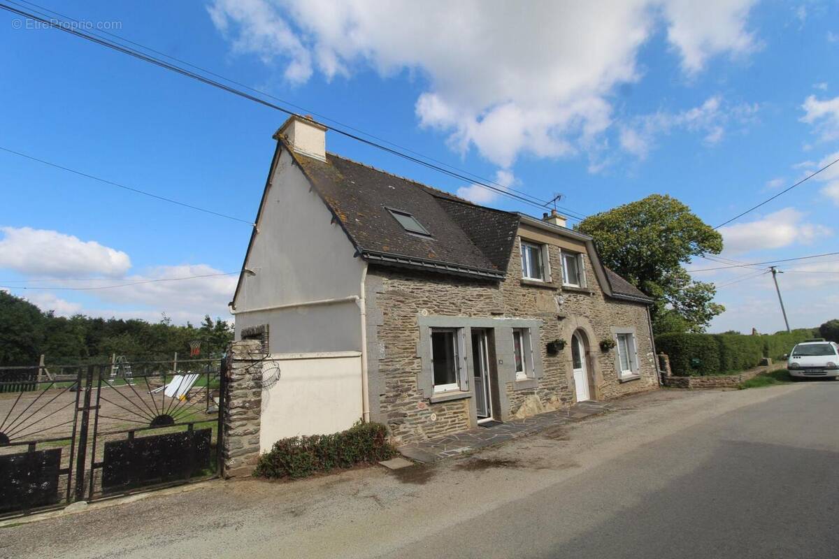 Photo 1 - Maison à PLUMIEUX