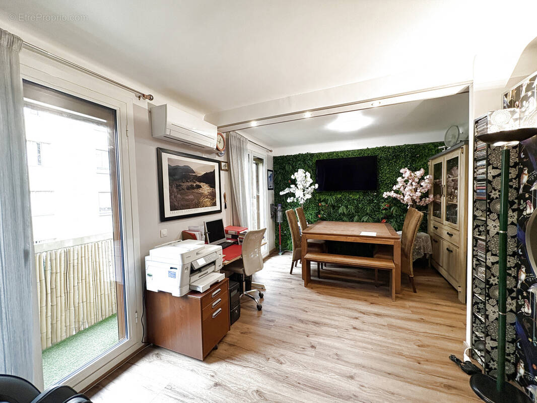 Appartement à MARSEILLE-5E