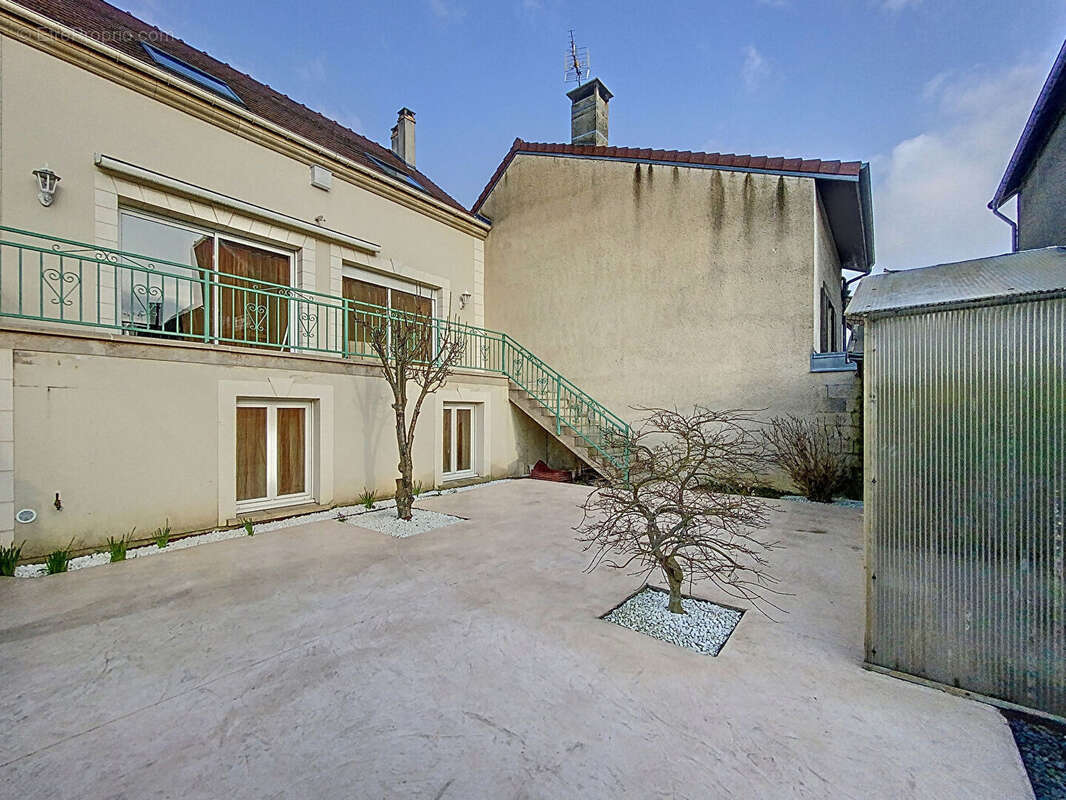 Maison à SAINT-MAUR-DES-FOSSES